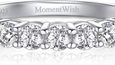 Endless Sparkle: Wedding Bands with Moissanite by MomentWish